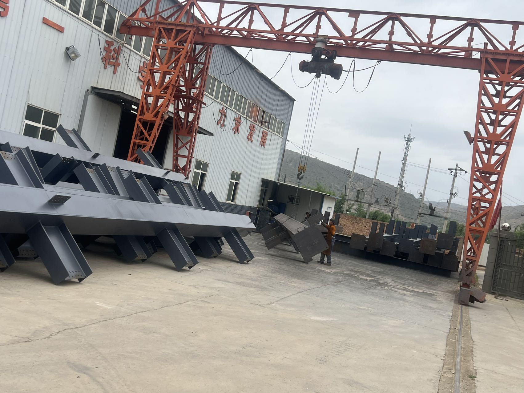 天水恒通汽車產業(yè)園一綜合服務中心鋼結構加工項目